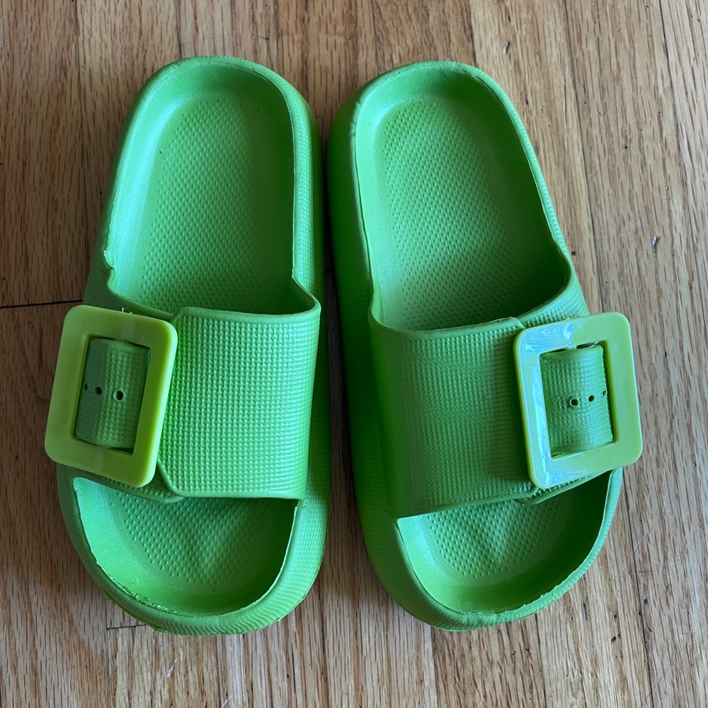 Kids Green Slide Sandals – NEW